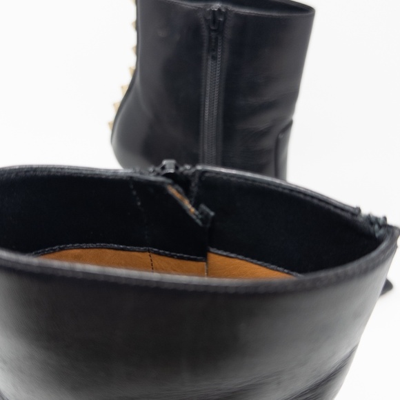 Valentino Garavani Rockstud Stiletto Booties Black Leather Womens 38.5 EU 8.5 US - Picture 4 of 7